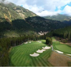 Grey wolf Golf Course 1km drive. Ranked as one of Canadaโs top 10 public Golf Courses