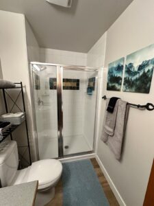 Full bathroom 1 image 2