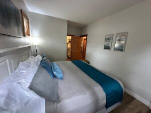 Bedroom 1 image 4