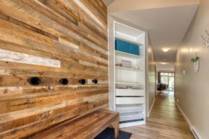 Spacious entry way with lots of storage, coat hangers and Ski/ Snowboard hangers